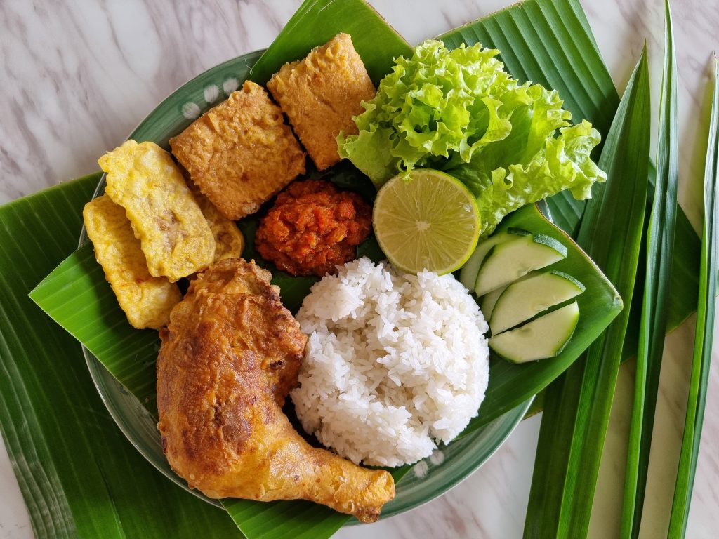 nasi-ayam-penyet-an-indonesian-cuisine